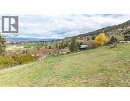 Foyer - 701 Robin Road, Vernon, BC V1B3B3 Photo 21
