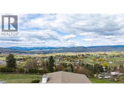 Living room - 701 Robin Road, Vernon, BC V1B3B3 Photo 22