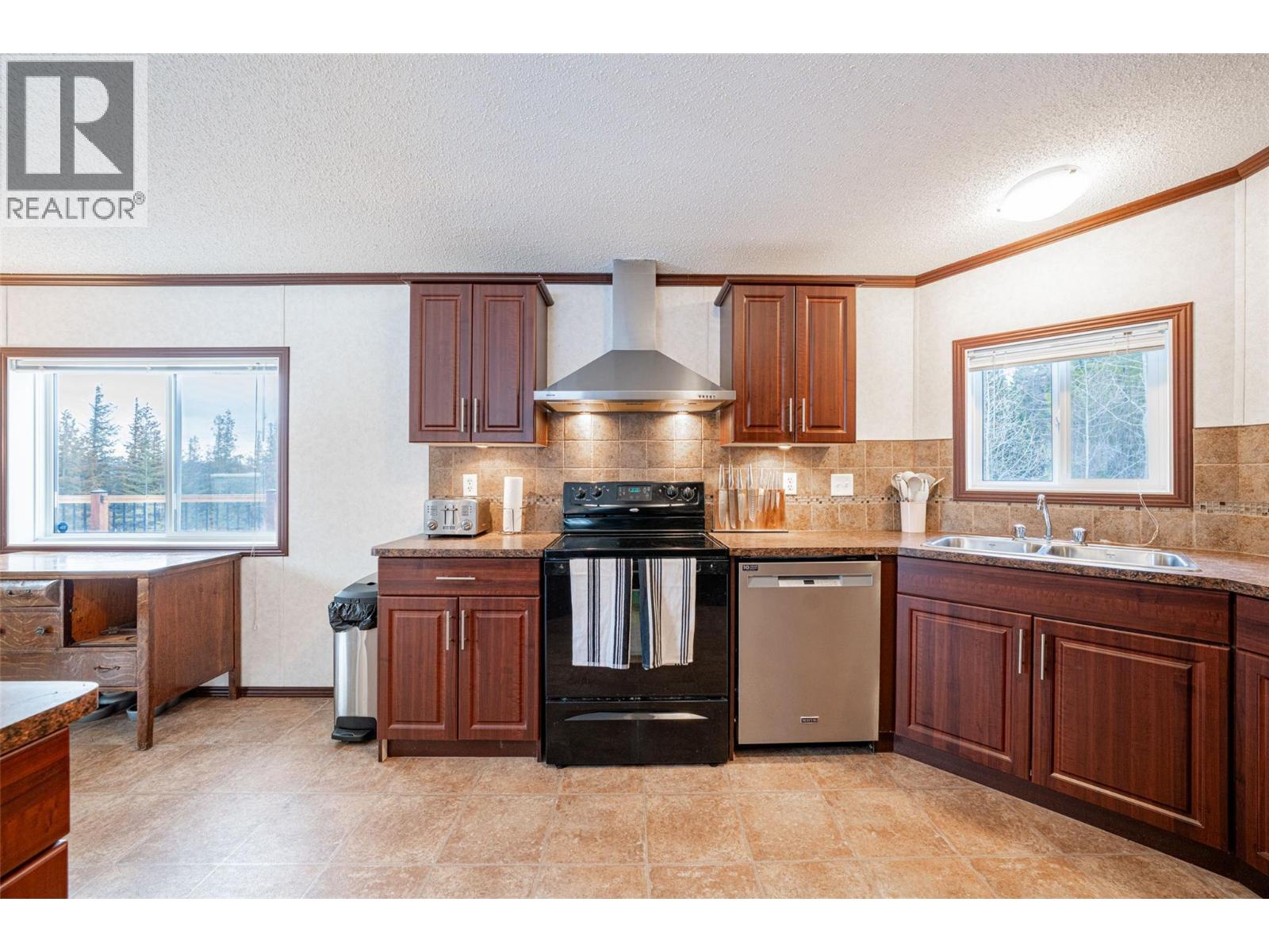 650 Bluenose Road - 19