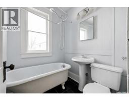 2061 Queen Street, Regina, SK S4T4C2 Photo 11