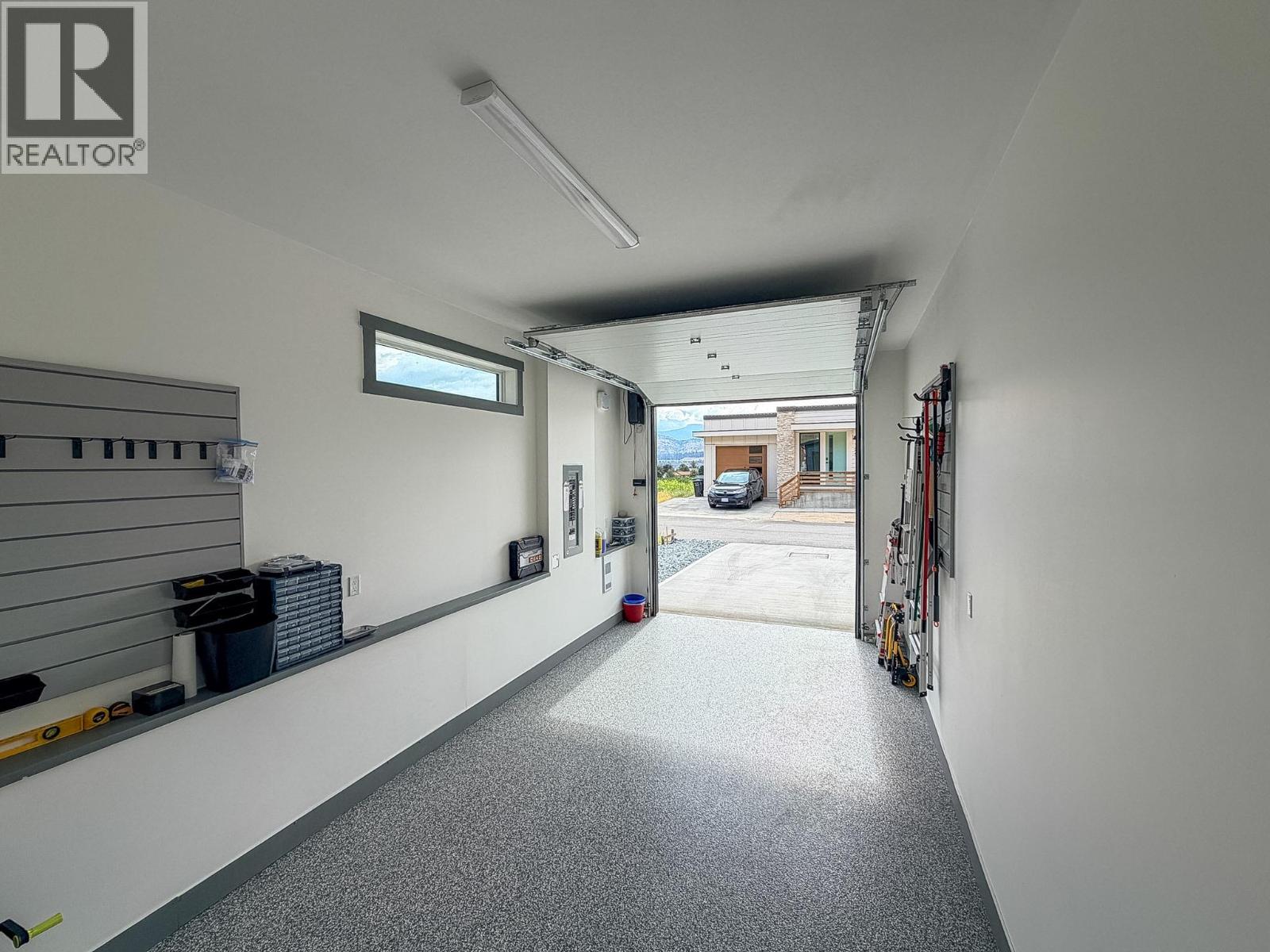 1250 COPPER Road, Oliver