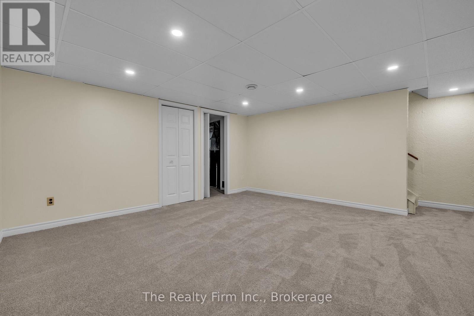 #12 598 DURHAM CRESCENT - Image 20