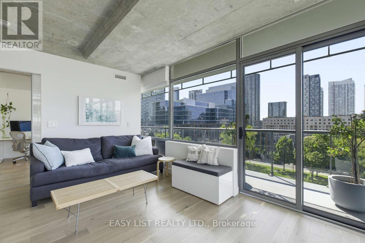 #822 55 STEWART STREET - 13