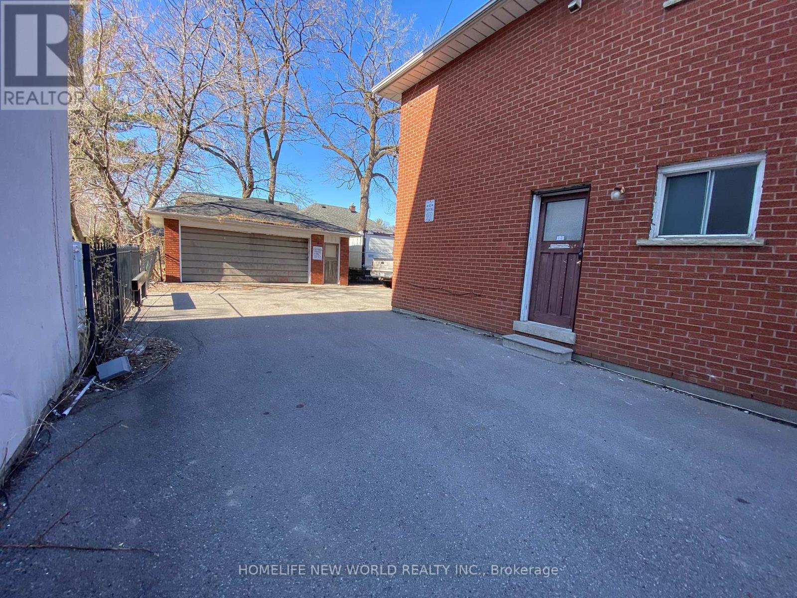 290 SHEPPARD AVENUE W - 26