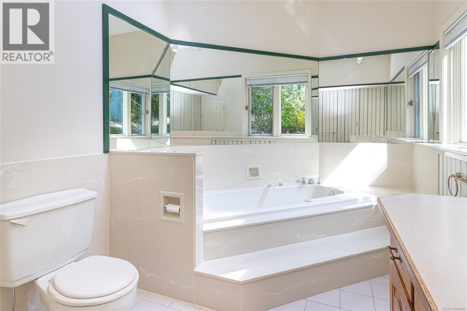  1475 McTavish Road, North Saanich