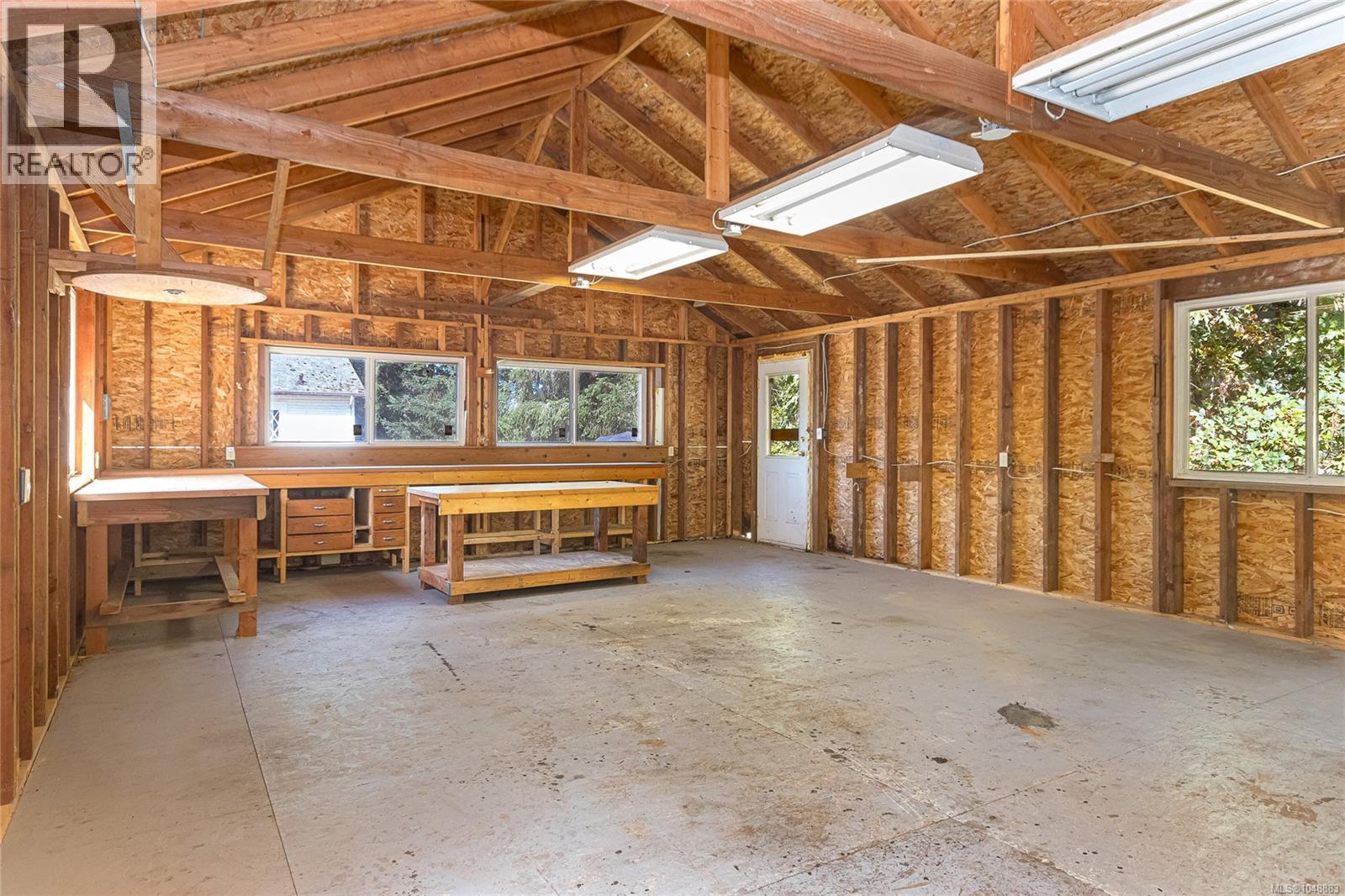 1475 McTavish Rd - 42