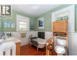 1377 Rockland Ave, Victoria, BC V8S1V7 Photo 50