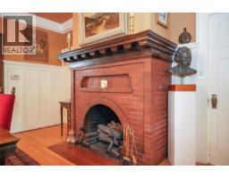 1377 Rockland Ave, Victoria, BC V8S1V7 Photo 21