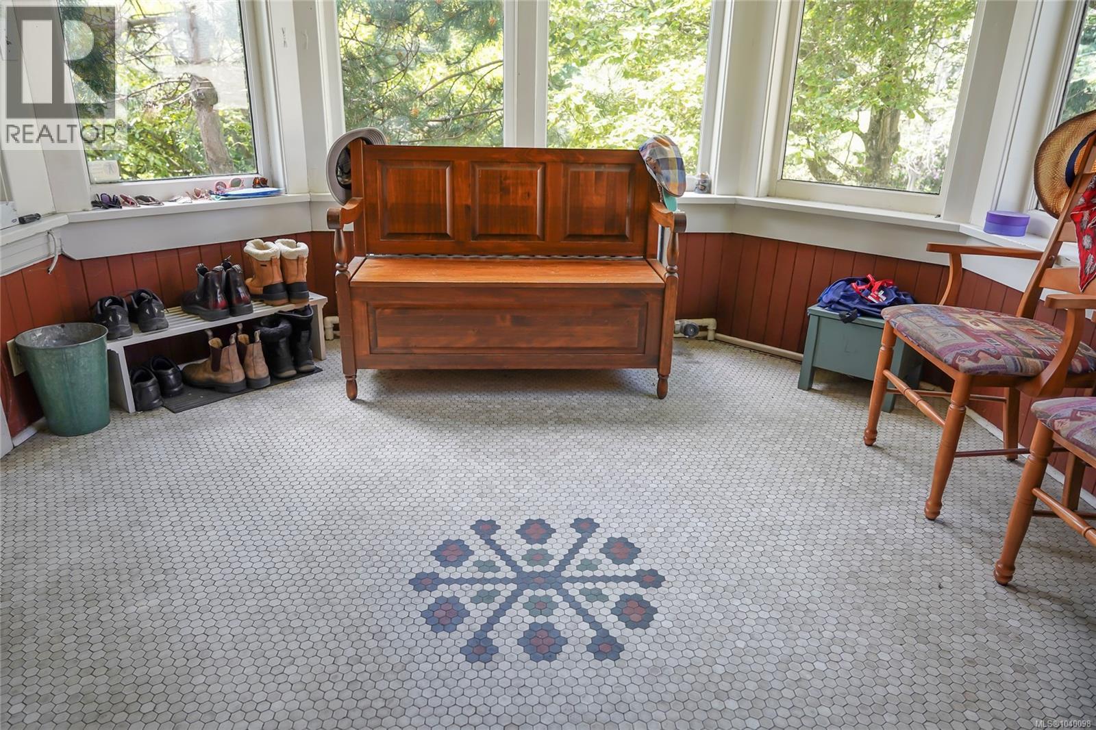 1377 Rockland Ave - 4
