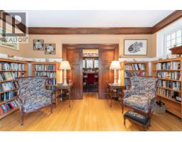 Family room - 1377 Rockland Ave, Victoria, BC V8S1V7 Photo 15