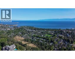 1377 Rockland Ave, Victoria, BC V8S1V7 Photo 67