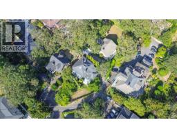 1377 Rockland Ave, Victoria, BC V8S1V7 Photo 62