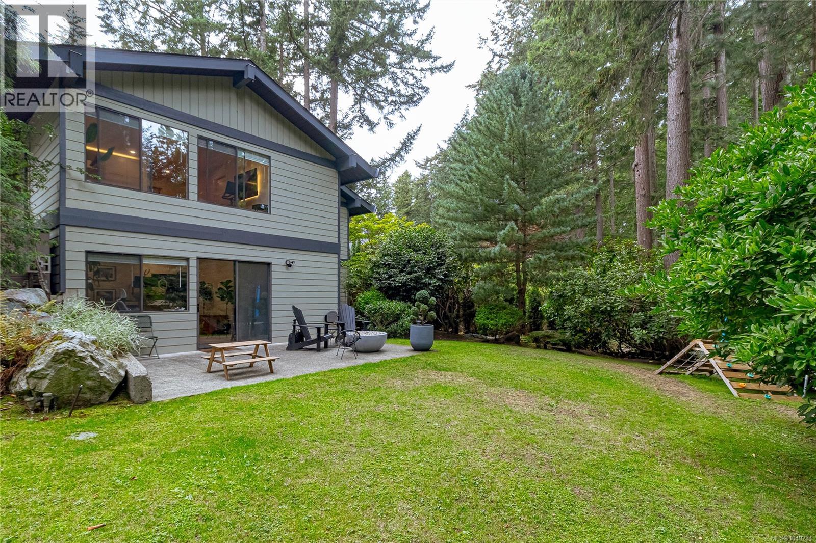  974 Wagonwood Place, Saanich