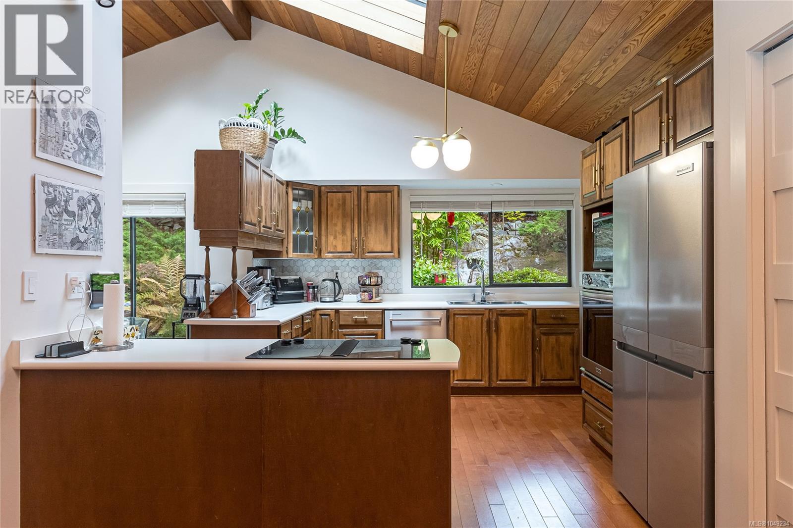  974 Wagonwood Place, Saanich