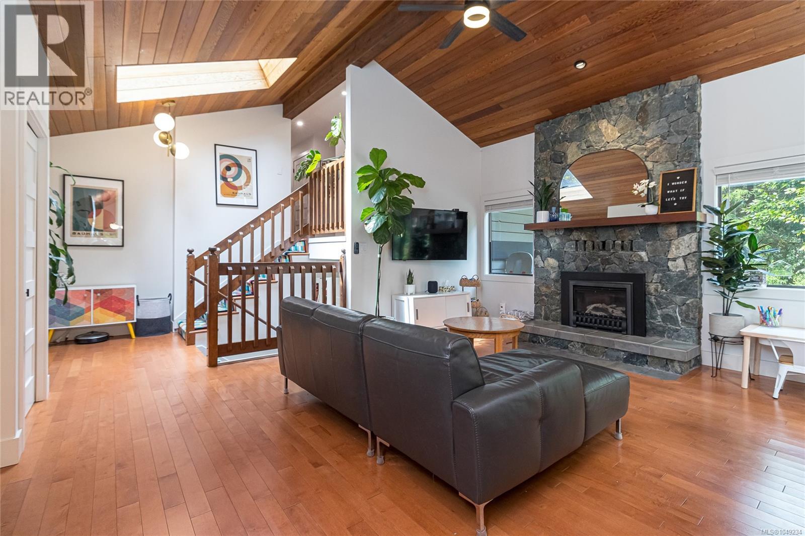  974 Wagonwood Place, Saanich
