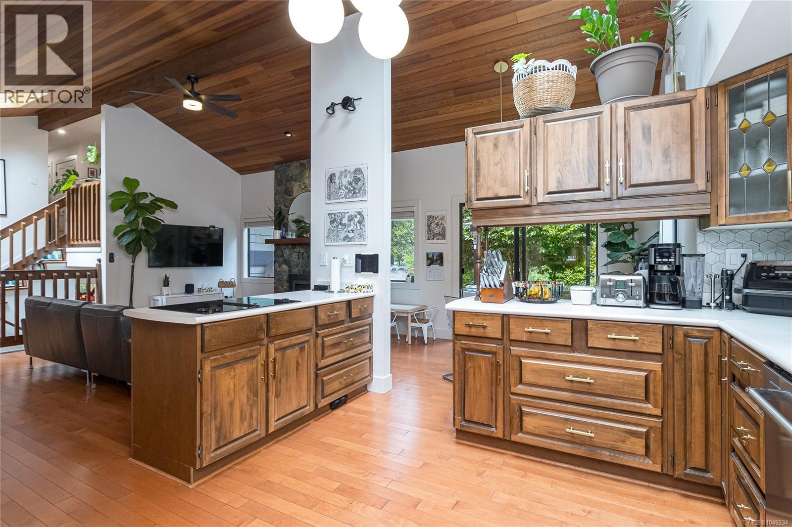  974 Wagonwood Place, Saanich
