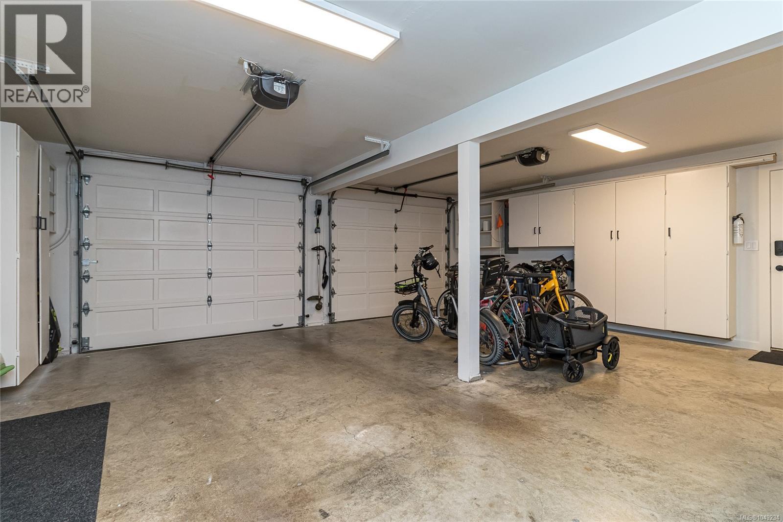 974 Wagonwood Place, Saanich