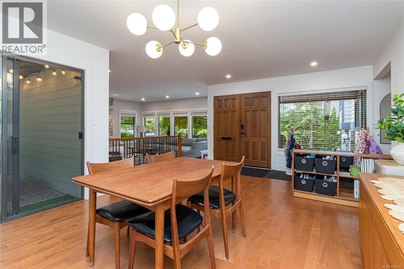  974 Wagonwood Place, Saanich