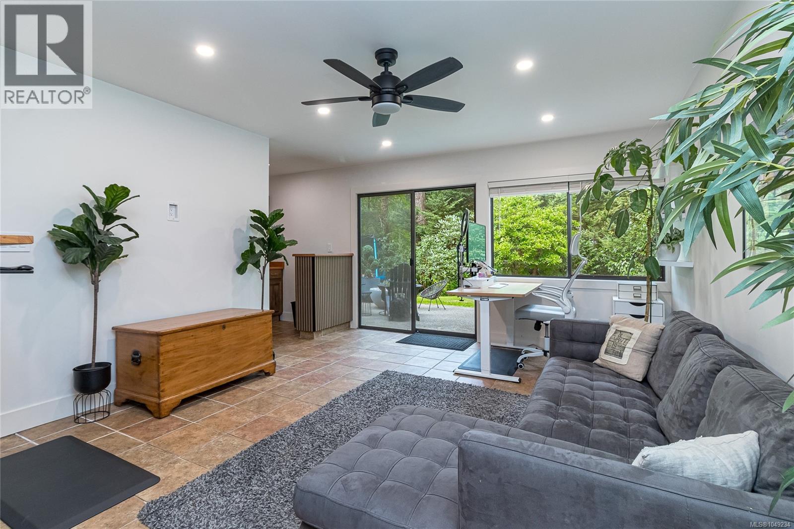  974 Wagonwood Place, Saanich