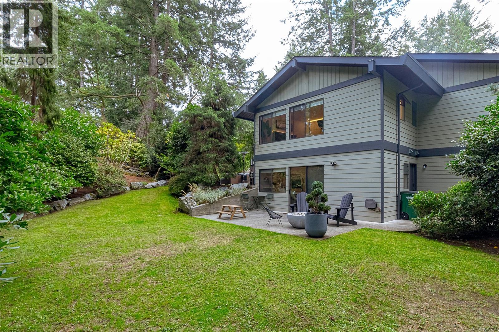 974 Wagonwood Place, Saanich