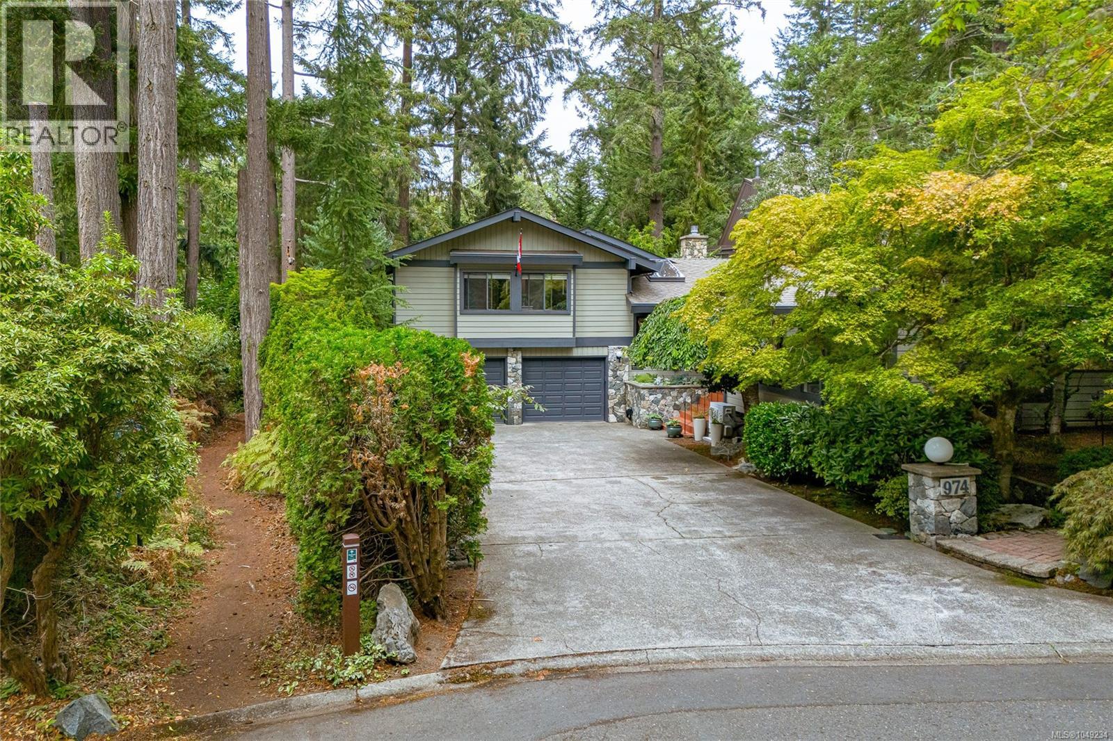  974 Wagonwood Place, Saanich
