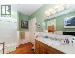 1377 Rockland Ave, Victoria, BC V8S1V7 Photo 51
