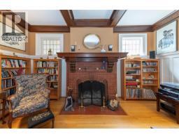 Sunroom - 1377 Rockland Ave, Victoria, BC V8S1V7 Photo 12