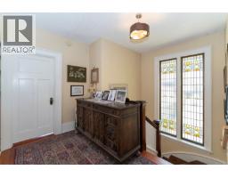 1377 Rockland Ave, Victoria, BC V8S1V7 Photo 34