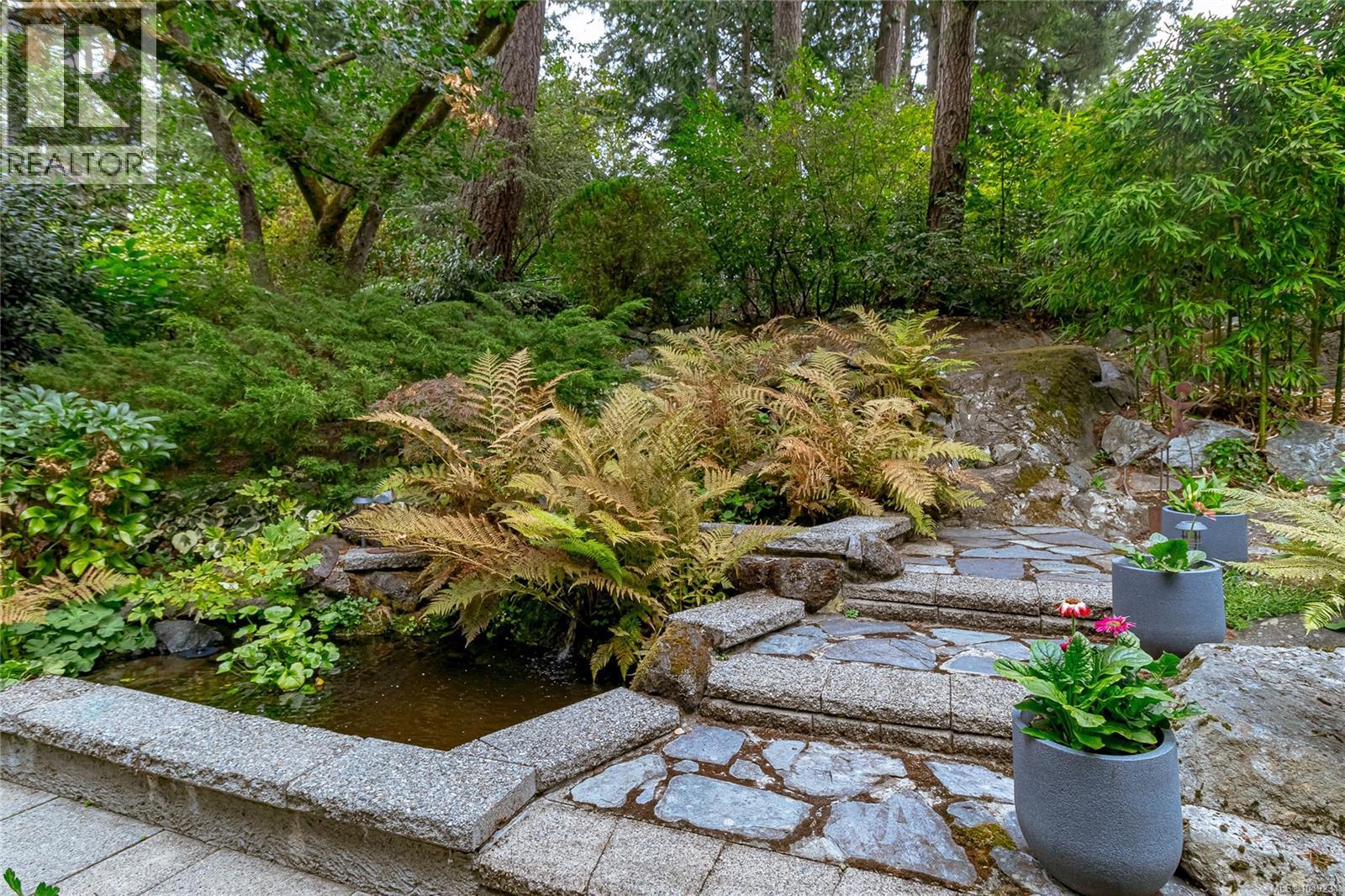 974 Wagonwood Place, Saanich