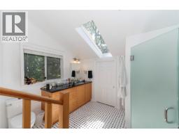 1377 Rockland Ave, Victoria, BC V8S1V7 Photo 45