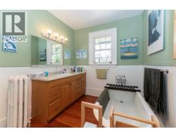 1377 Rockland Ave, Victoria, BC V8S1V7 Photo 52