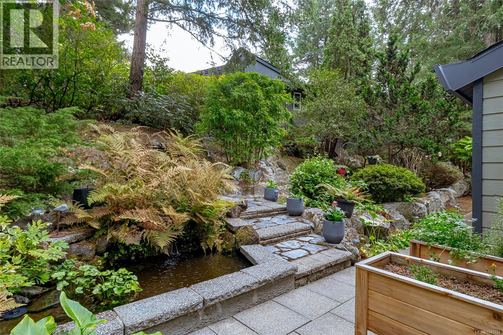  974 Wagonwood Place, Saanich