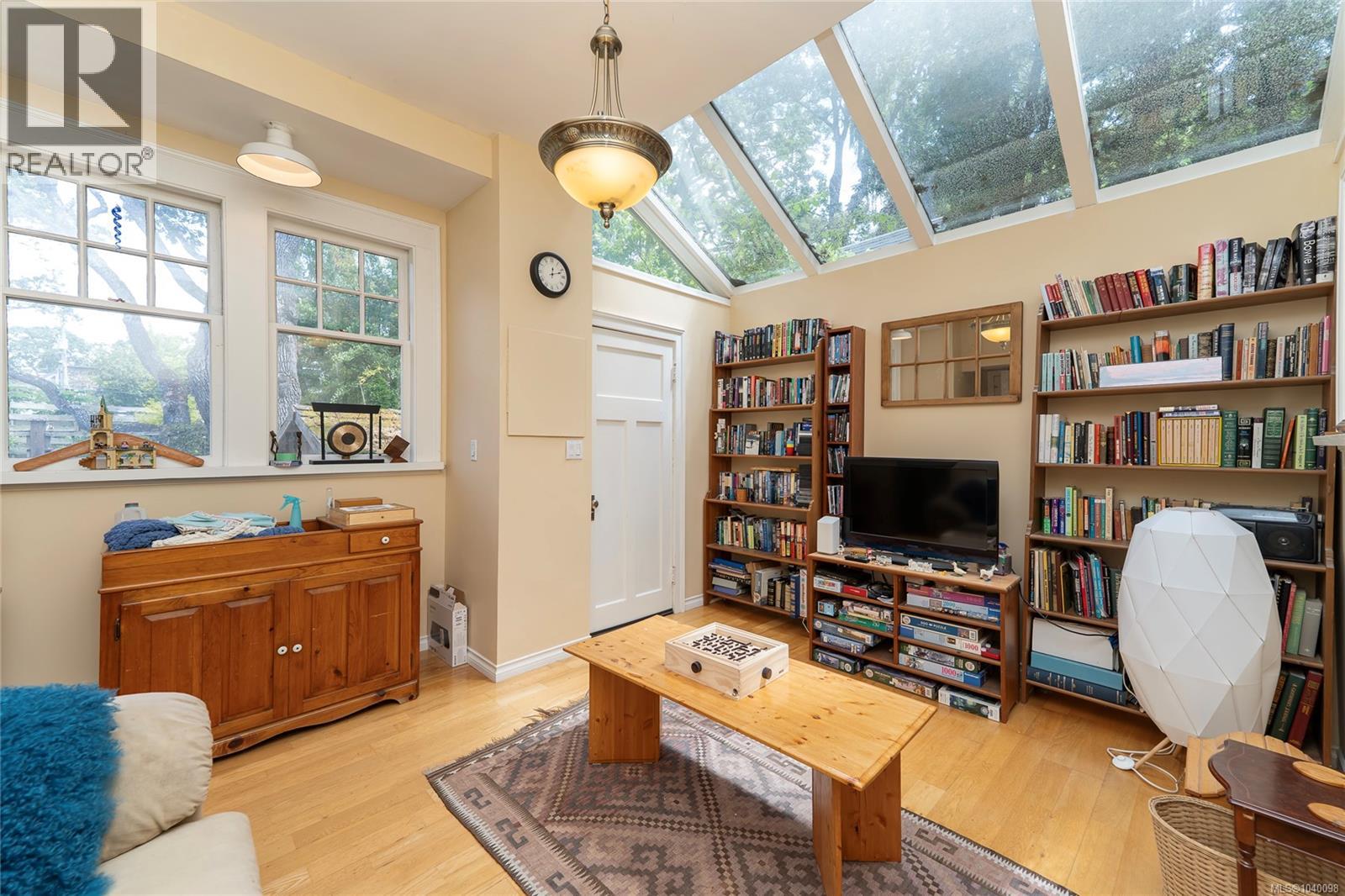 1377 Rockland Ave - 23