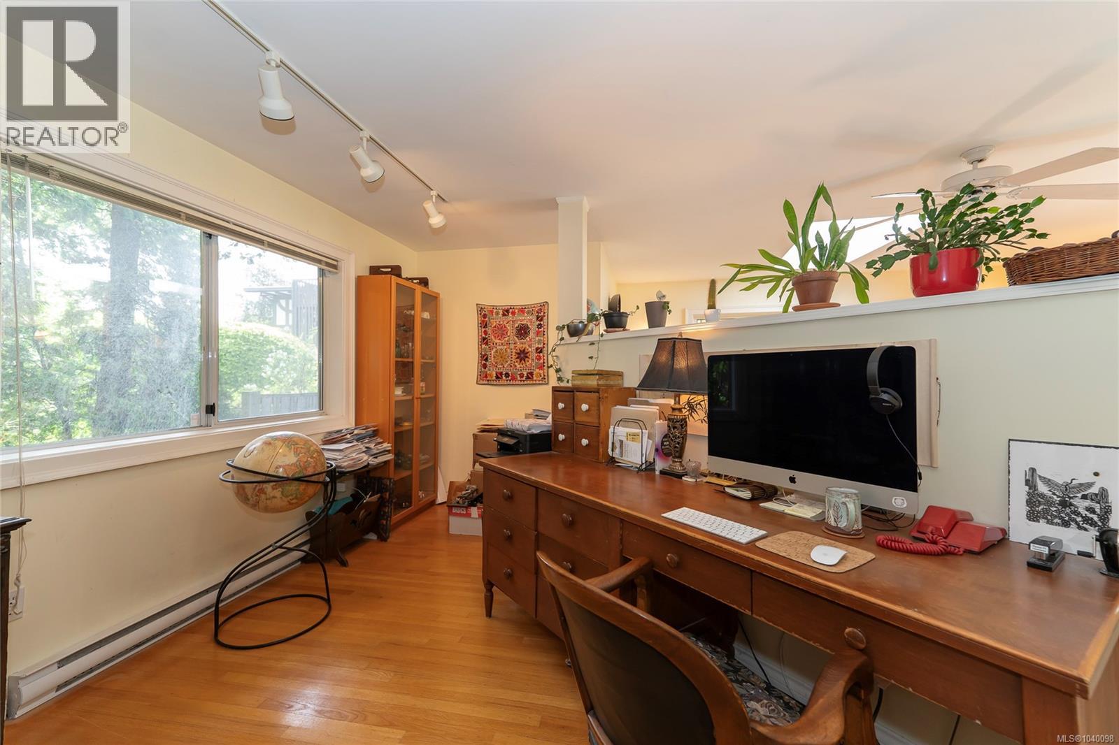 1377 Rockland Ave - Image 24