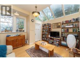 1377 Rockland Ave, Victoria, BC V8S1V7 Photo 23