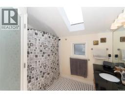 1377 Rockland Ave, Victoria, BC V8S1V7 Photo 41