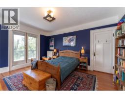 1377 Rockland Ave, Victoria, BC V8S1V7 Photo 38