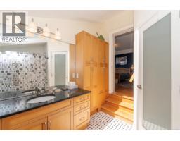 1377 Rockland Ave, Victoria, BC V8S1V7 Photo 40