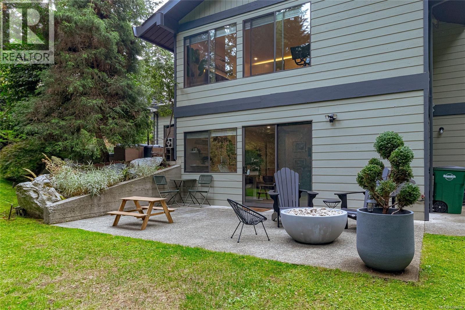  974 Wagonwood Place, Saanich
