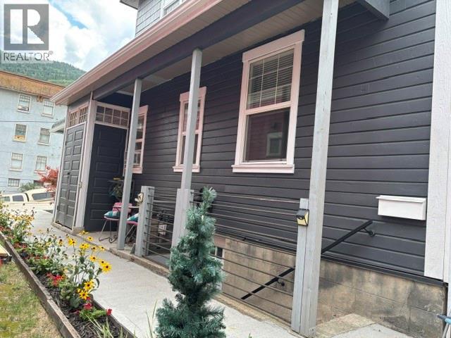1195 Tamarac Avenue, Trail