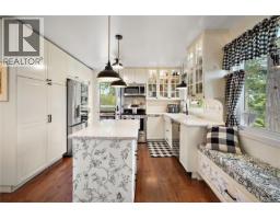 Kitchen - 6864 East Saanich Rd, Central Saanich, BC V8Z5Y9 Photo 16