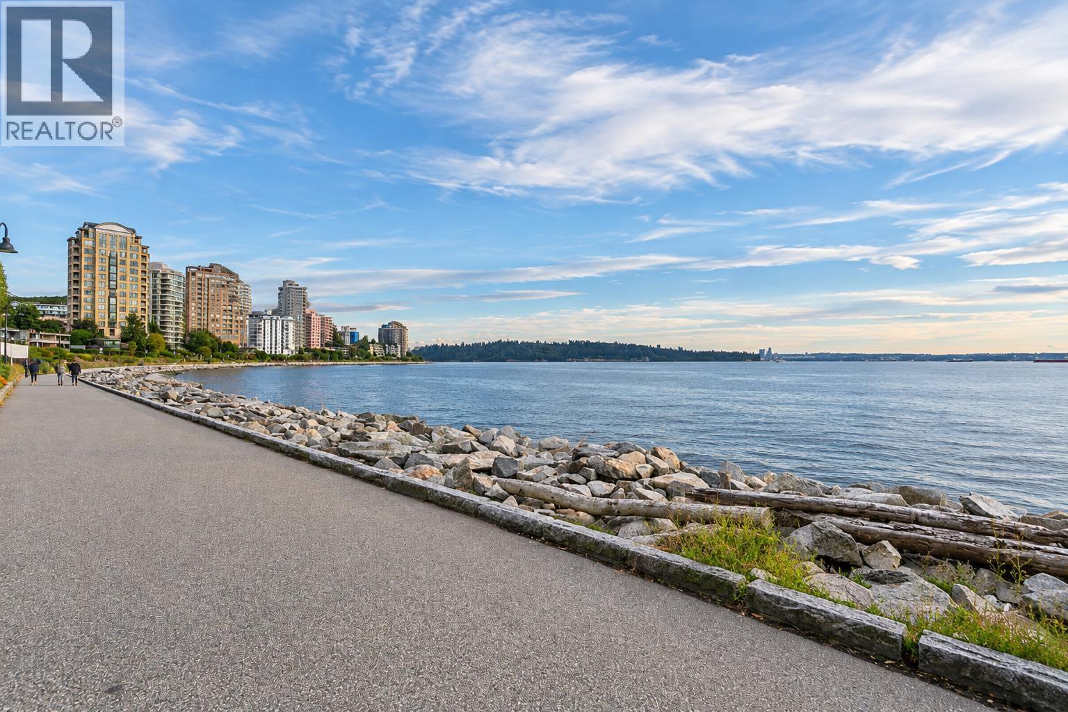 807 150 24TH STREET, West Vancouver