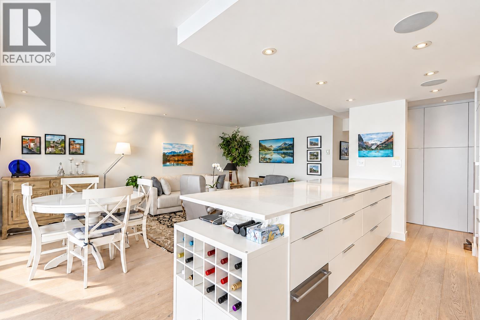 807 150 24TH STREET, West Vancouver
