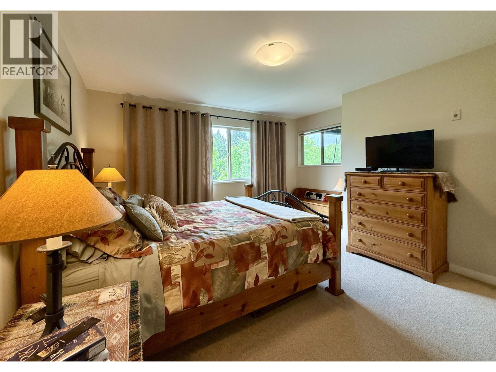 404 5631 INLET AVENUE, Sechelt