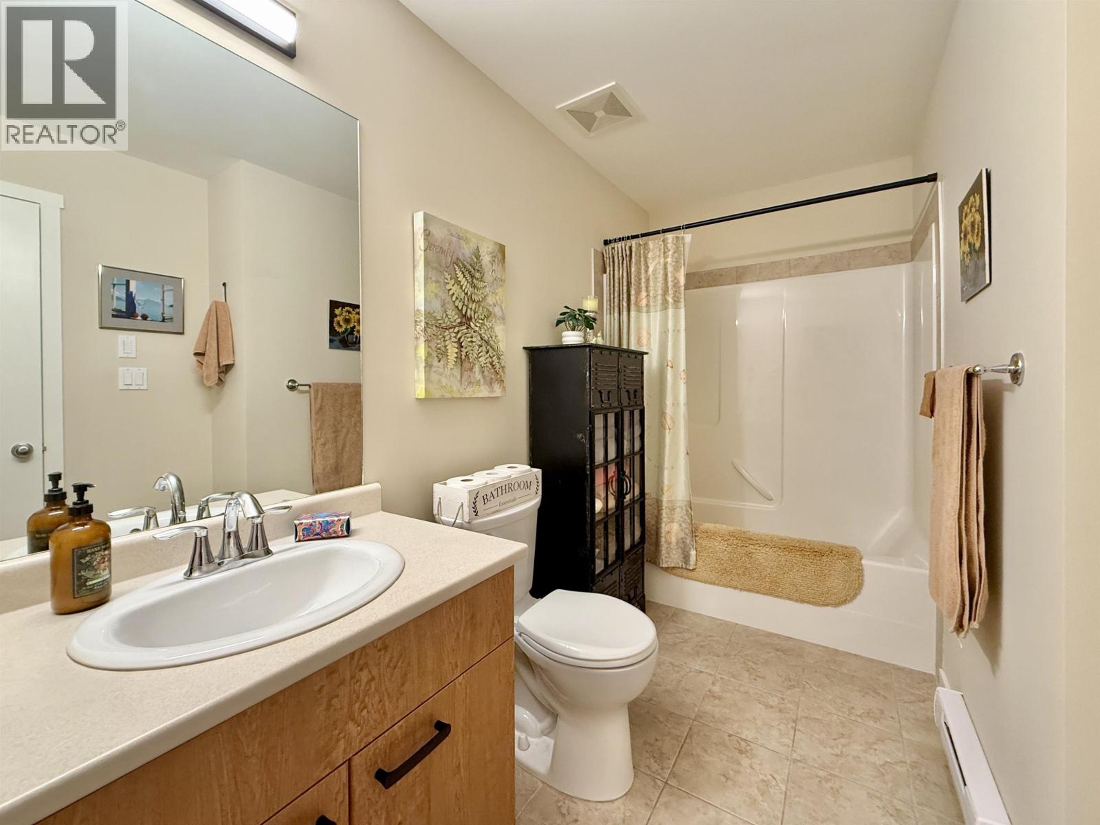 404 5631 INLET AVENUE, Sechelt