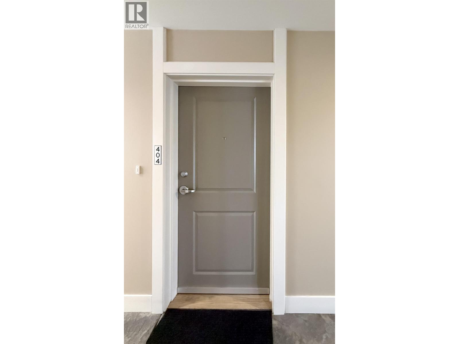 404 5631 INLET AVENUE, Sechelt