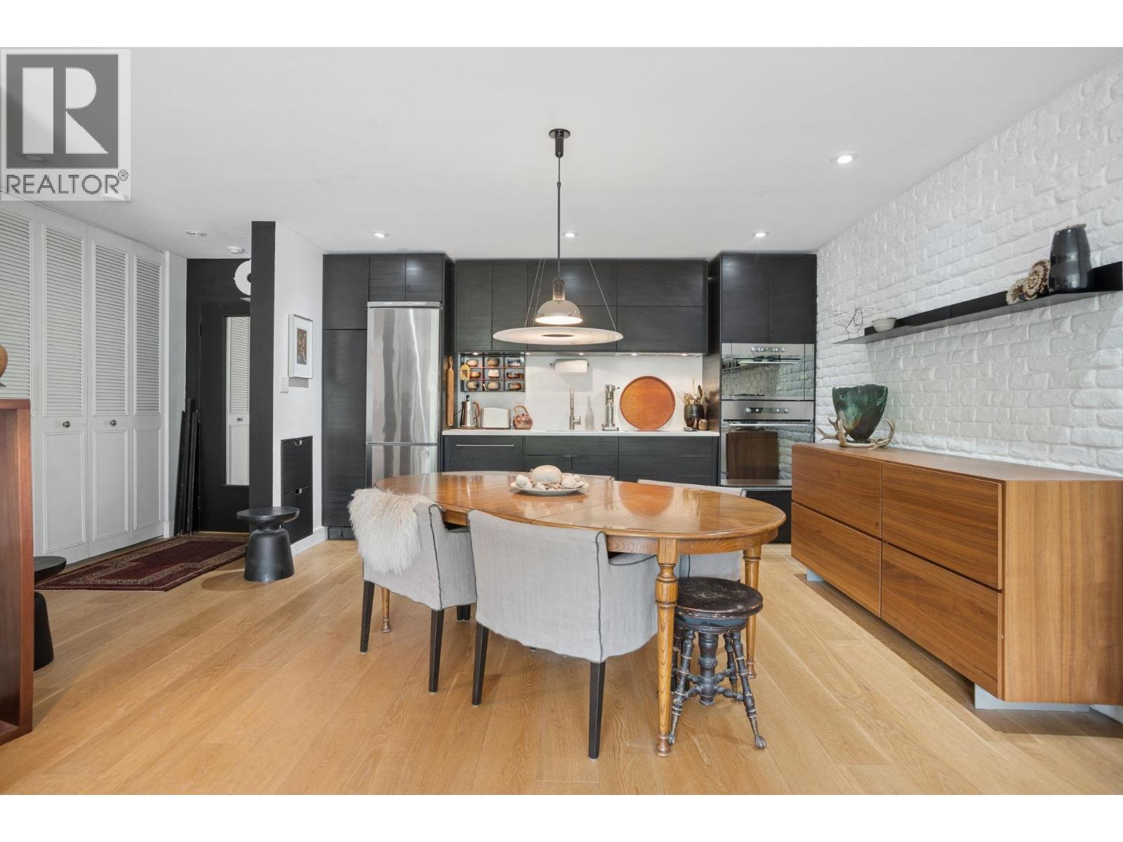 205 3264 OAK STREET, Vancouver