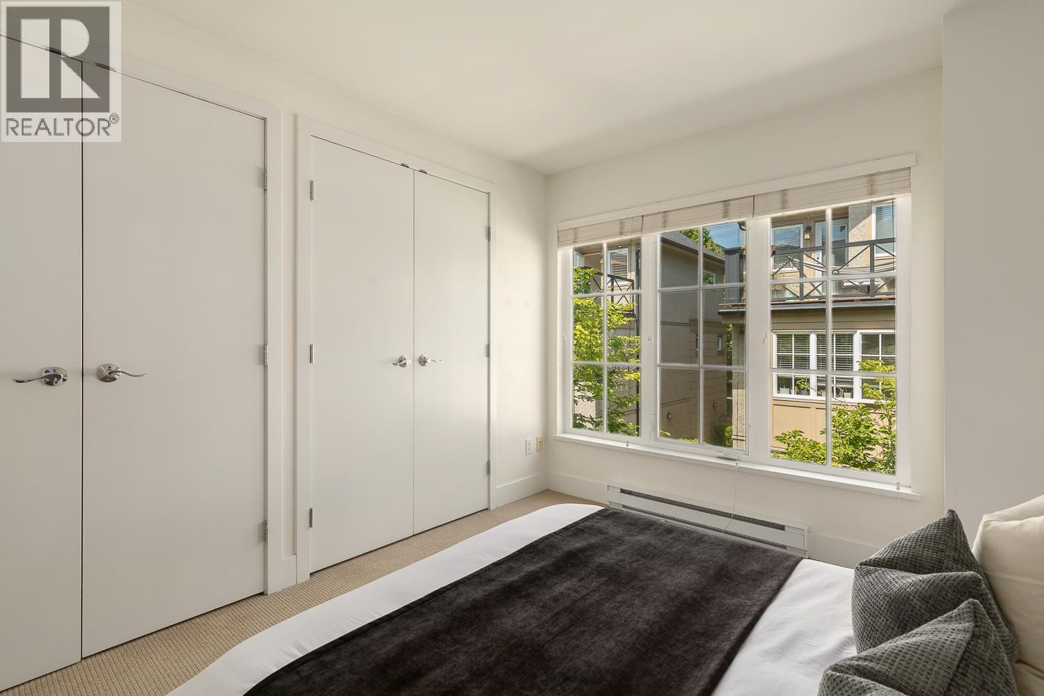 2943 LAUREL STREET, Vancouver