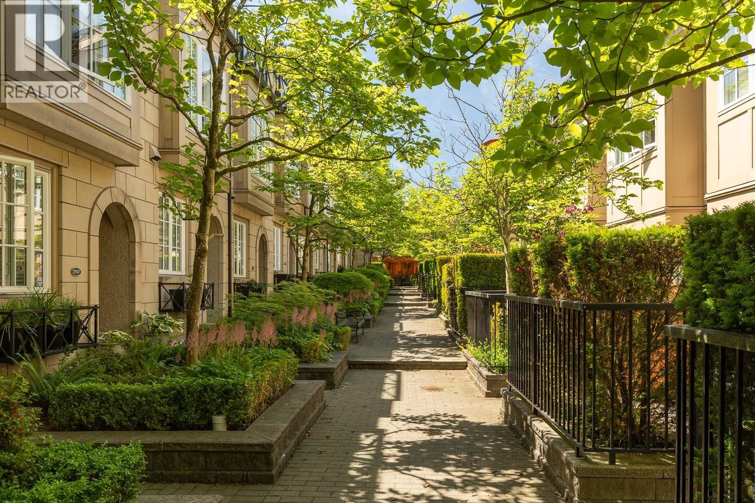 2943 LAUREL STREET, Vancouver