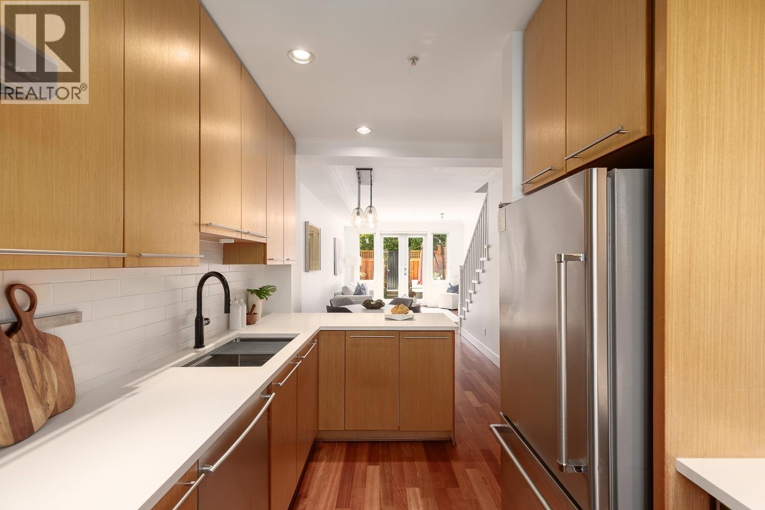 2943 LAUREL STREET, Vancouver